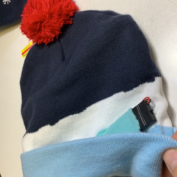 NWT❄️Shine With Wembley! flashy Light-Up Beanie ❄️ - Picture 11 of 11